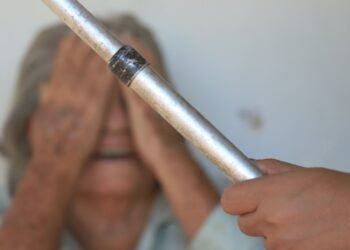 Dura realidad: Hijos agreden a sus padres