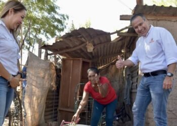 Entrega alcalde de Hermosillo ampliación de red de agua potable en Kino y Miguel Alemán