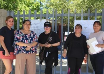 Estudiantes de 2 escuelas de Hermosillo siguen sin clases tras cierre por parte de padres de familia