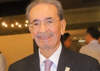 Celebra 60 años como médico dando salud y esperanza