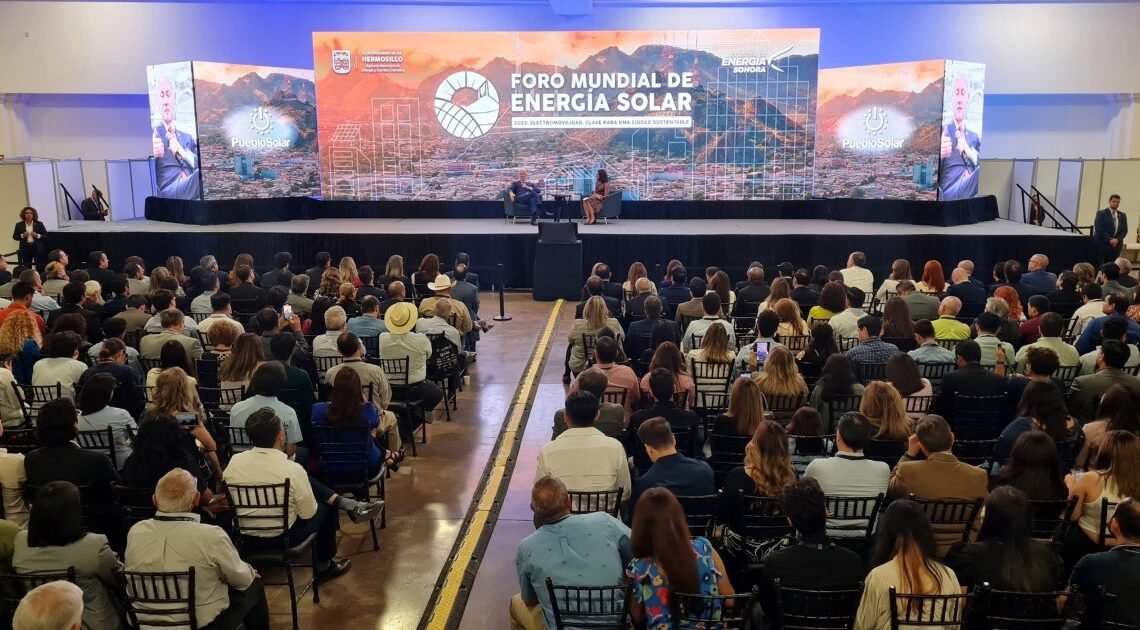 Puede ser México centro de producción de energía solar: Clinton