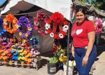 Hermosillo: Reviven ventas de arreglos en vísperas del Día de Muertos