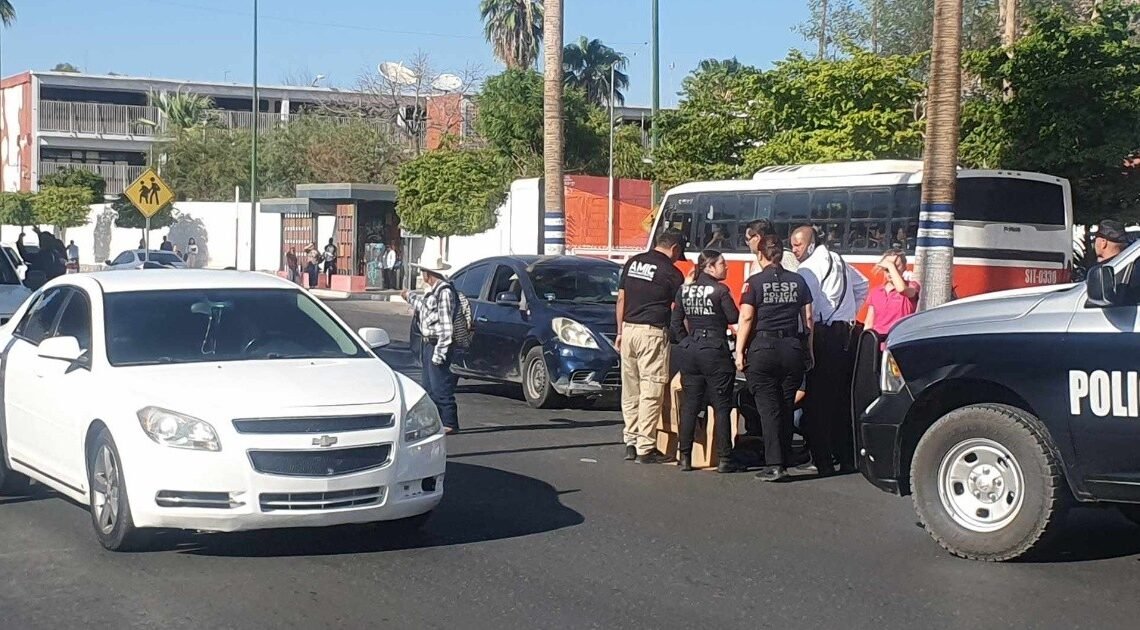 Atropellamiento en la colonia Centro de Hermosillo: Joven requiere atención médica