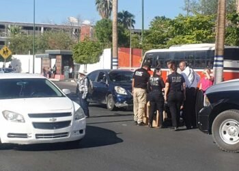 Atropellamiento en la colonia Centro de Hermosillo: Joven requiere atención médica