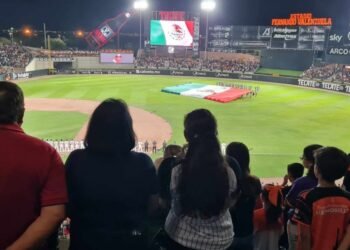 Yaquis arruinan juego inaugural de Naranjeros