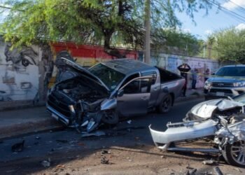 Choque en la colonia Modelo de Hermosillo deja a dos conductores heridos