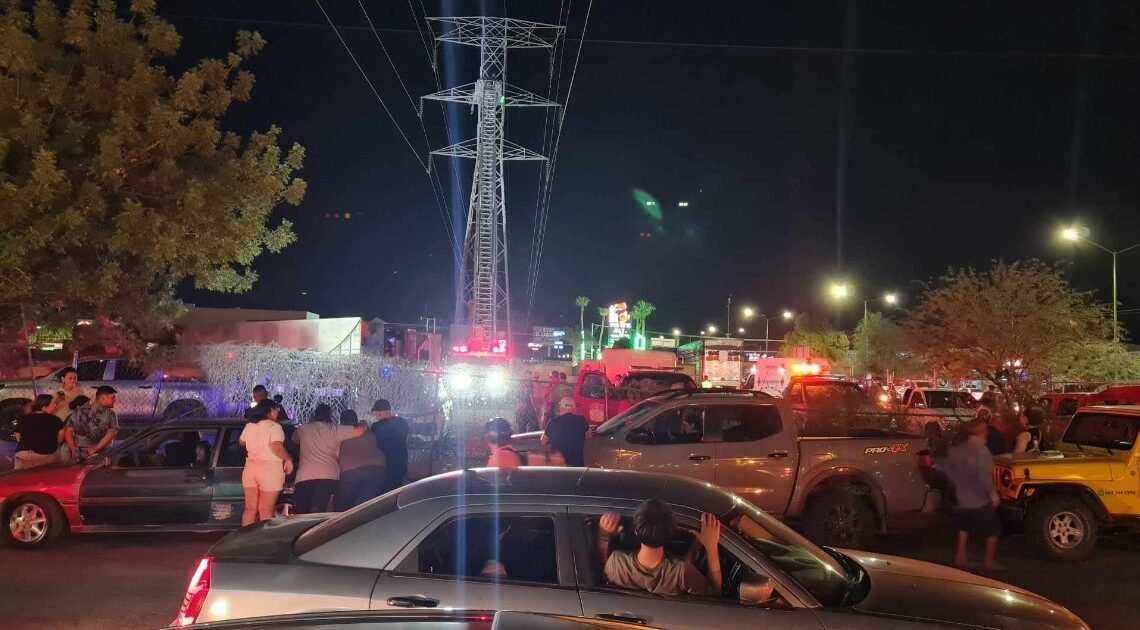Hombre permanece en la cima de una torre de CFE en Hermosillo durante más de 6 horas
