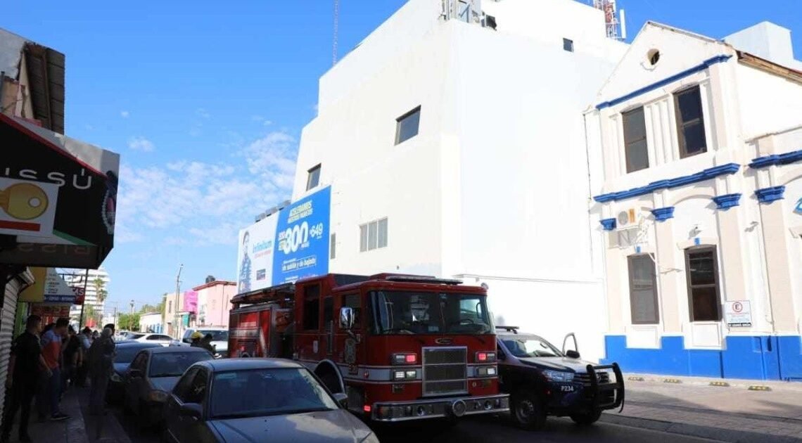 Atiende protección civil, junto con corporaciones y bomberos, incendio en edificio de Telmex