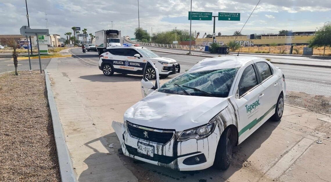 Hermosillo: Ocurre aparatoso volcamiento en García Morales y Quiroga