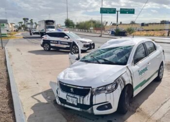 Hermosillo: Ocurre aparatoso volcamiento en García Morales y Quiroga