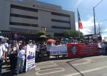 Realizan marcha trabajadores sindicalizados del Poder Judicial en Hermosillo
