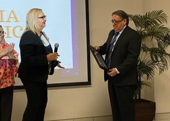 Reconoce Universidad de Sonora al doctor y docente Guillermo López Cervantes