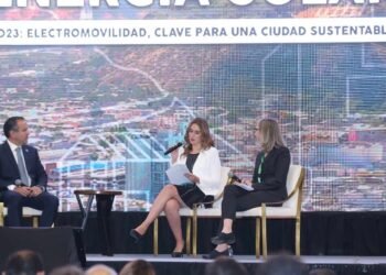 Foro Mundial de Energía Solar: Gobiernos deben promover energías limpias con incentivos, Antonio Astiazarán y delegada de Québec