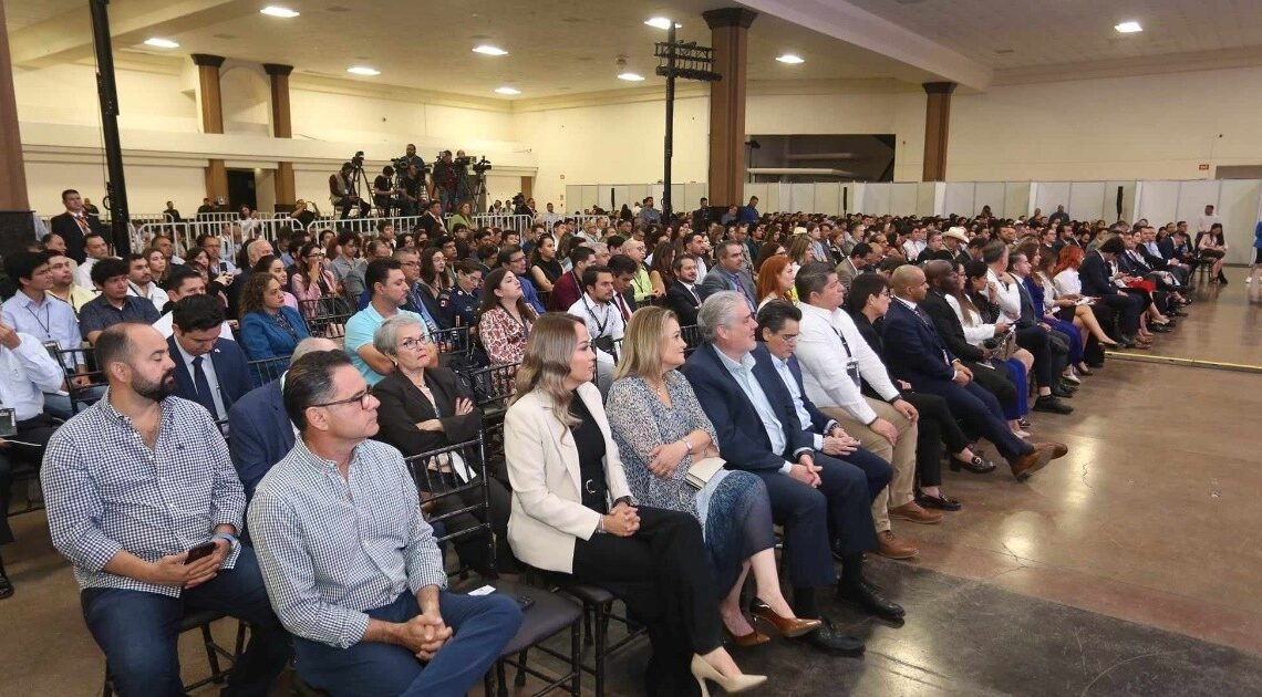 Panelistas exponen “Energía para la atracción de inversiones en la industria” en Foro Mundial de Energía Solar