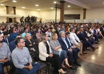 Panelistas exponen “Energía para la atracción de inversiones en la industria” en Foro Mundial de Energía Solar