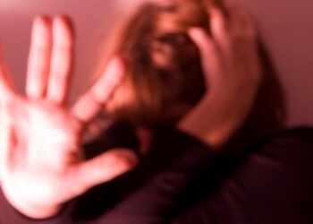 Hombre de 52 años arrestado por atacar a su hermana en Bahía de Kino