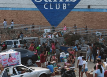Desorden y saqueos en Acapulco tras el paso del huracán ‘Otis’