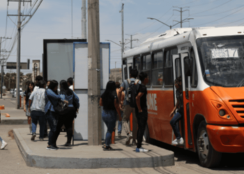 Atacan a pedradas unidades del transporte público