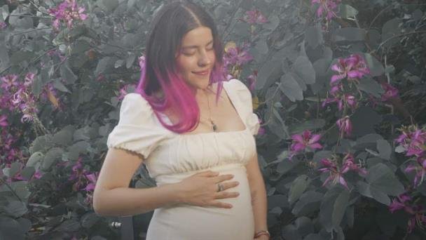 Lesslie Polinesia impactó las redes sociales tras revelar su embarazo Lesslie Polinesia impactó las redes sociales tras revelar su embarazo