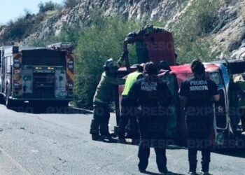 Adulto mayor sufre aparatosa volcadura al oriente de Hermosillo