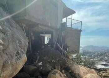 Familia murió aplasta por roca de 50 toneladas tras paso de Otis