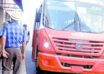 Hermosillo: Piden usuarios del transporte mantener aires encendidos hasta que baje el calor