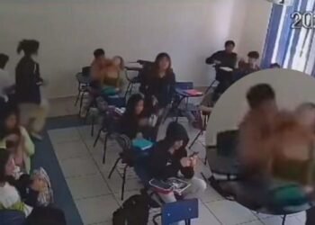 Estudiante ahorca a su compañera hasta desmayarse en salón de clases