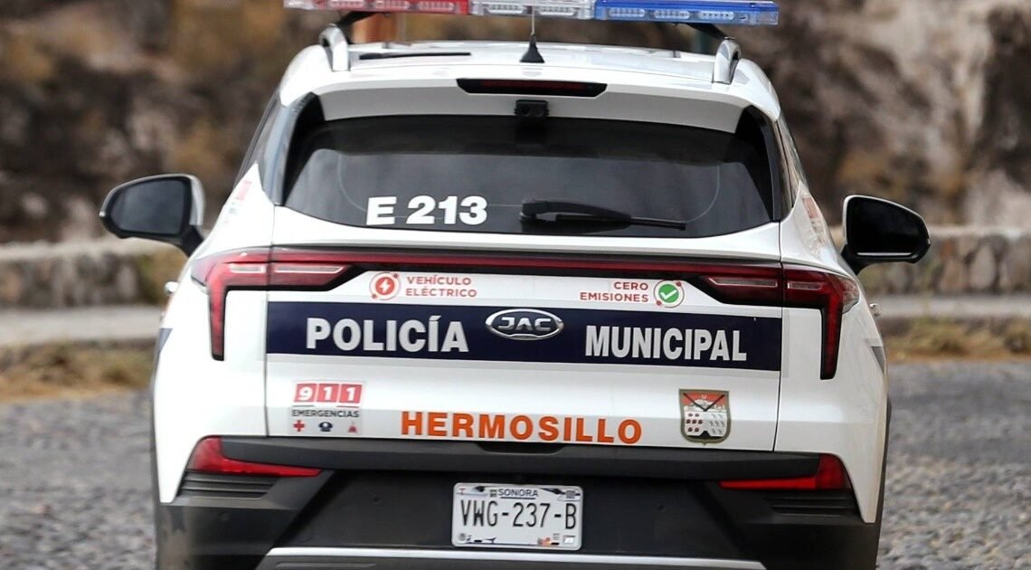 Cae ‘El Negro’ y ‘El Joker’ dos jovenes en posesion de auto robado, arma y drogas en Hermosillo Cae ‘El Negro’ y ‘El Joker’ dos jovenes en posesion de auto robado, arma y drogas en Hermosillo