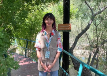 Rebeca dedica su vida al cuidado de los animales en el Centro Ecológico