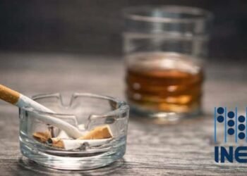 Los mexicanos gastan más en alcohol y tabaco que en su salud