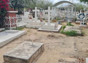 Retiran 210 toneladas de basura de los panteones para el Día de Muertos