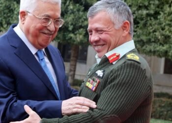 Fuerza aérea de Jordania lanza ayuda humanitaria a Gaza desde el aire