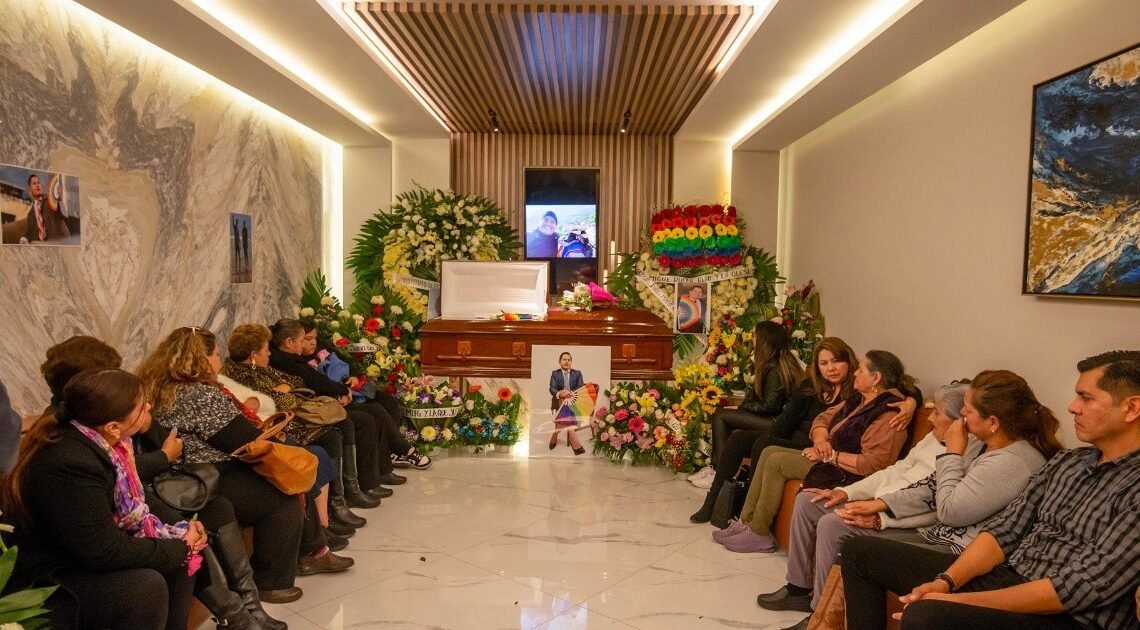 Sepultan al magistrade Jesús Ociel Baena: Familia niegan que “haya sido un hecho pasional” y exige justicia Sepultan al magistrade Jesús Ociel Baena: Familia niegan que “haya sido un hecho pasional” y exige justicia