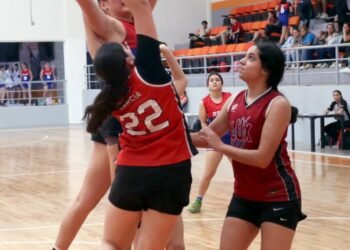 Debuta Lux con victoria en prepa femenil del Torneo Navideño