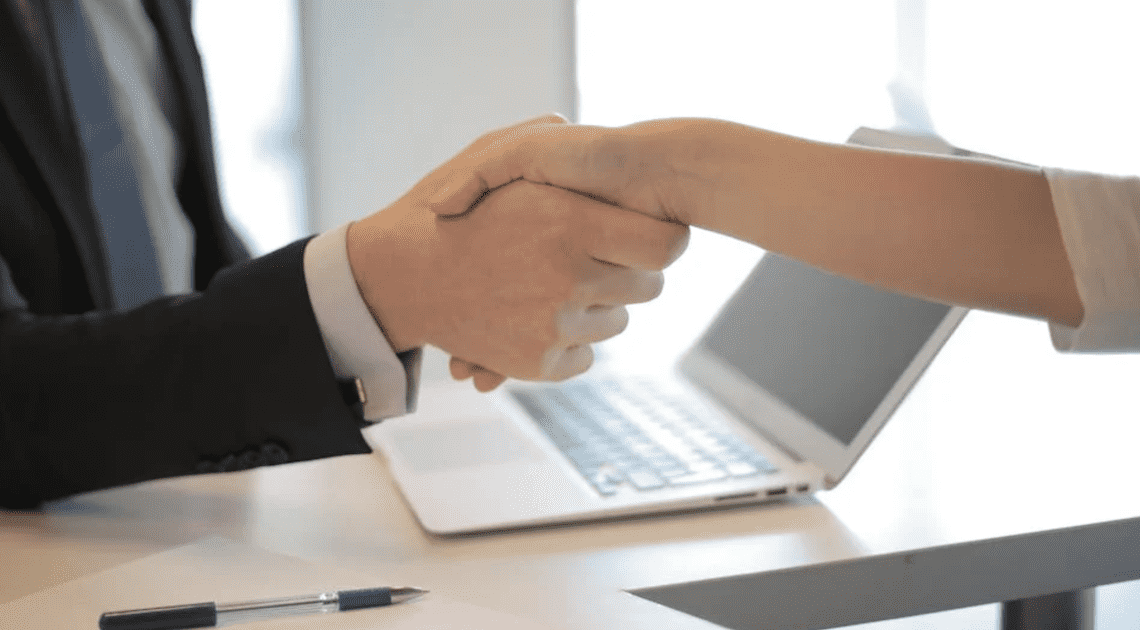 Lanzan propuesta en Senado para obligar a empleadores a mostrar salario en vacantes de trabajo