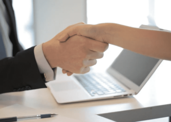 Lanzan propuesta en Senado para obligar a empleadores a mostrar salario en vacantes de trabajo