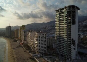 Acapulco fue construida para resistir terremotos, pero no los vientos destructivos del huracán Otis: Cómo fallaron los códigos de construcción en esta ciudad turística
