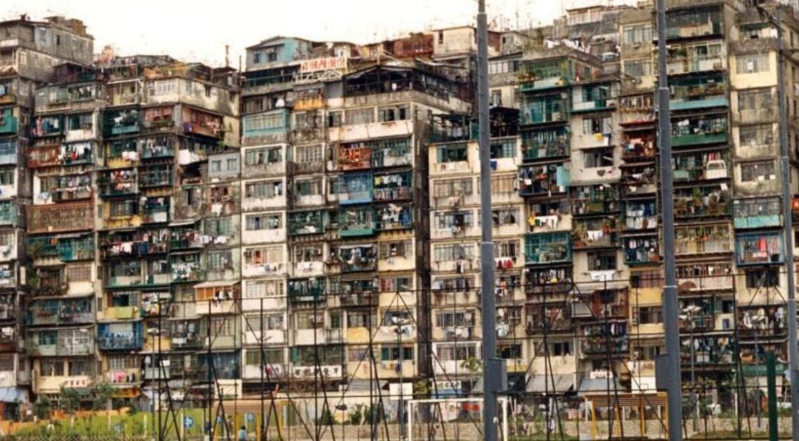 Kowloon, la ciudad amurallada que llegó a ser el lugar más poblado del mundo a finales del siglo XX