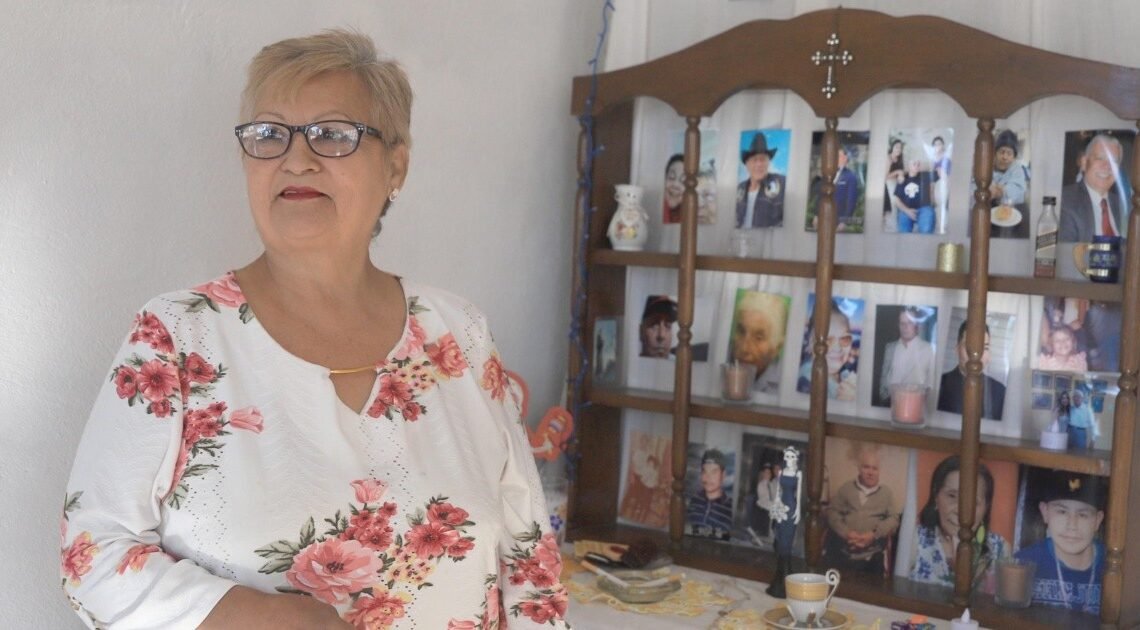 Hermosillo: María Dolores pone ofrenda del Día de Muertos a más de 150 personas