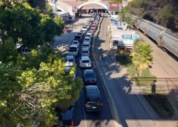 “Aminoran” filas para cruzar a EU por Nogales