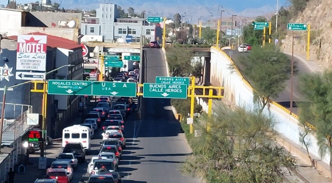 Registran garitas de Nogales largas filas  para cruce a EU por “puente”
