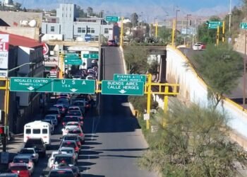 Registran garitas de Nogales largas filas  para cruce a EU por “puente”
