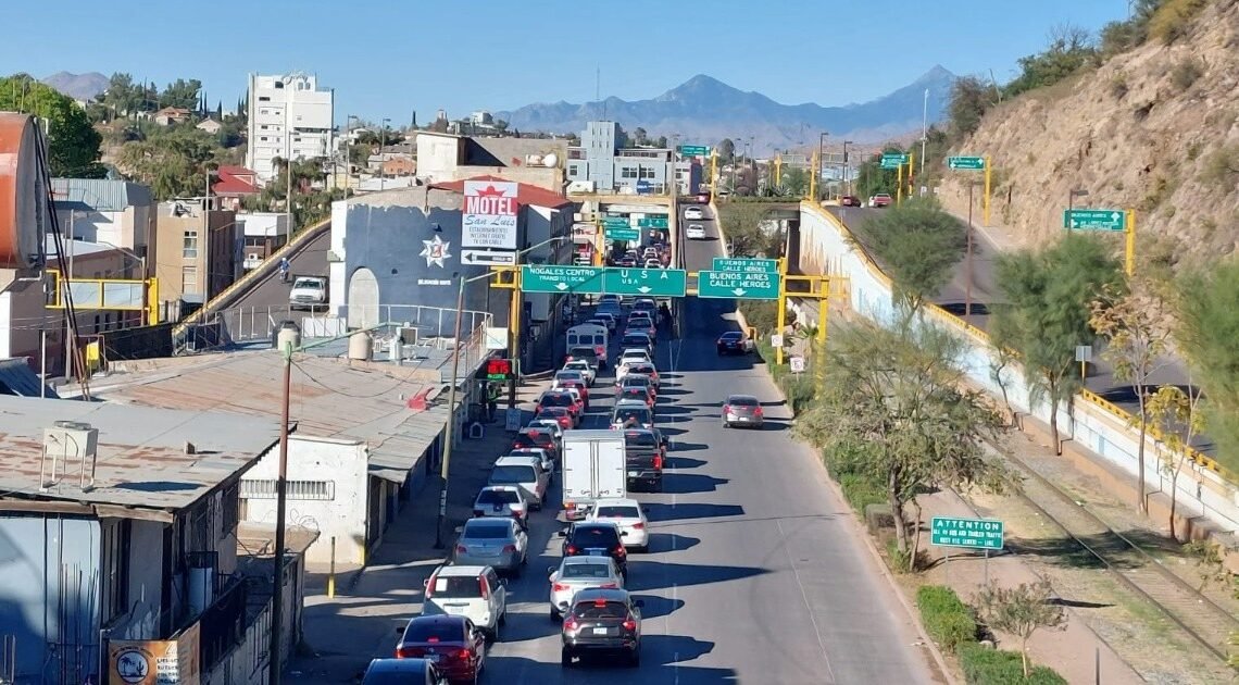 Largas filas en garitas son por temporada alta: cónsul de México en Nogales