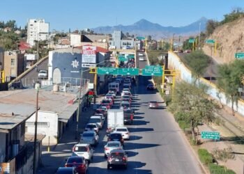 Largas filas en garitas son por temporada alta: cónsul de México en Nogales