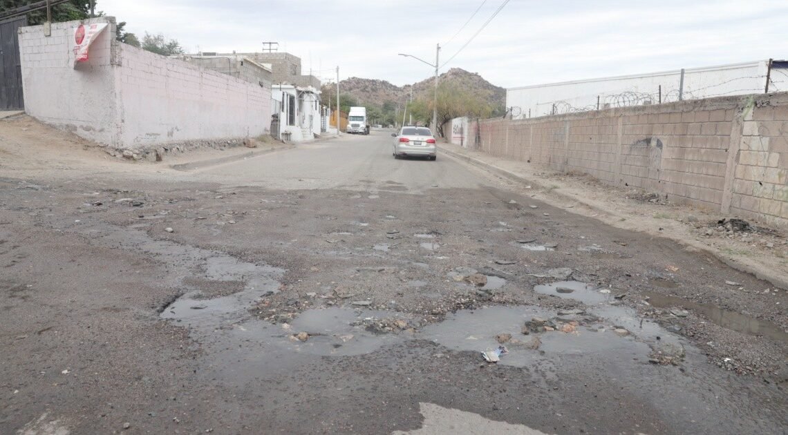 Reportan dos fugas de drenaje en la San Luis