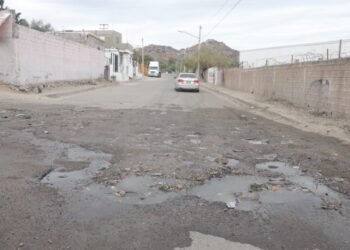 Reportan dos fugas de drenaje en la San Luis