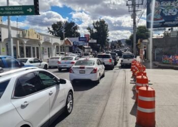 Colapsa movilidad en Nogales y “asfixia” a automovilistas