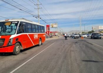 Motociclista pierde la vida al chocar con un camión urbano en Hermosillo