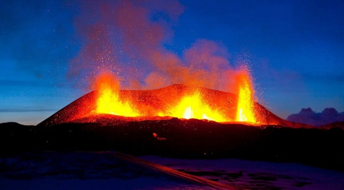 Efectos de un volcán y sismos, parte ciudad en dos | Noticias de México Efectos de un volcán y sismos, parte ciudad en dos | Noticias de México
