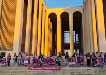 Colectivos feministas marchan exigiendo un alto a la violencia de género